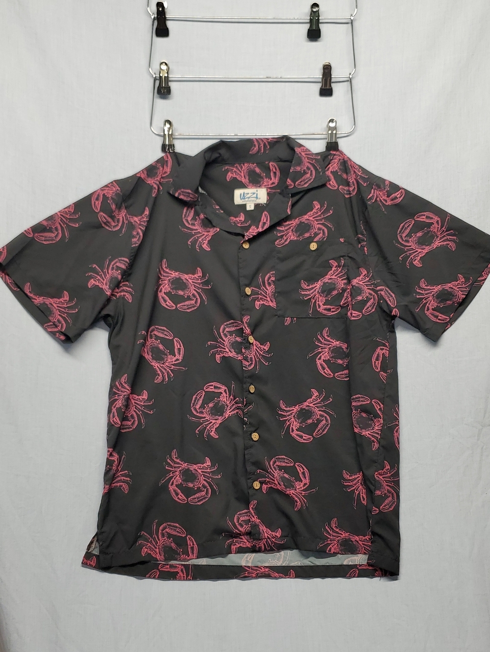 Uzzi Black Short-Sleeve Button-Down Shirt with Pink Crab Print